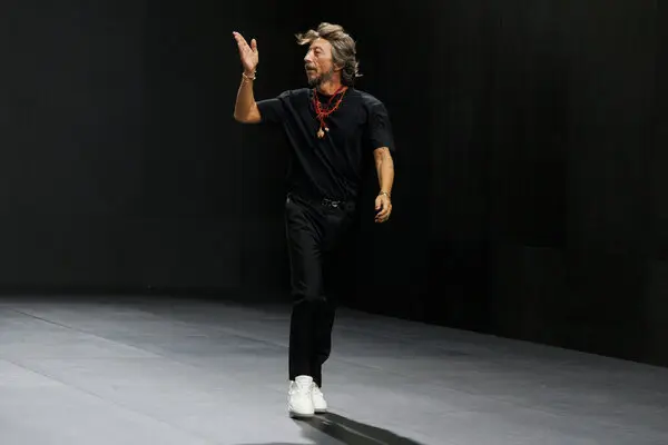 Balenciaga Zmienia Kierownictwo