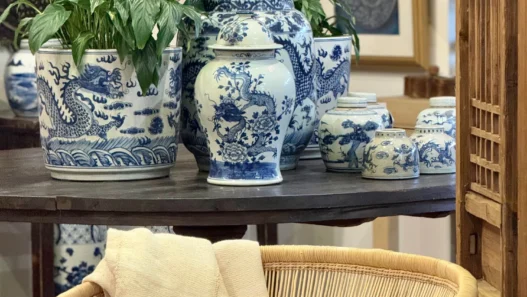 Sztuka Dekoracji Z Porcelany Od Chinskich Korzeni Do Polskich Mistrzow