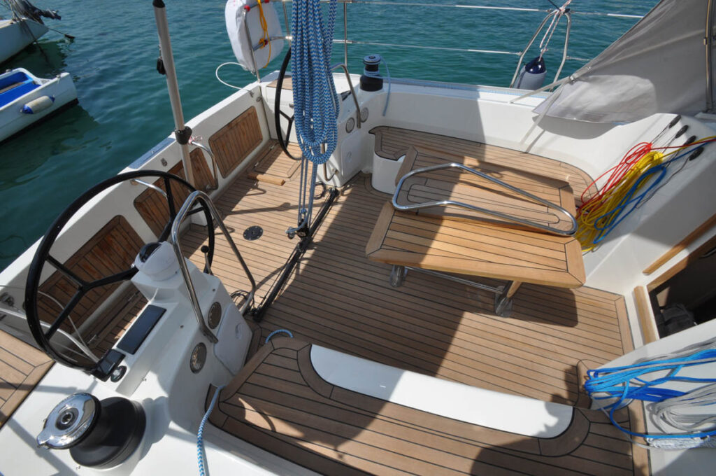 Jacht Z Kolem Sterowym